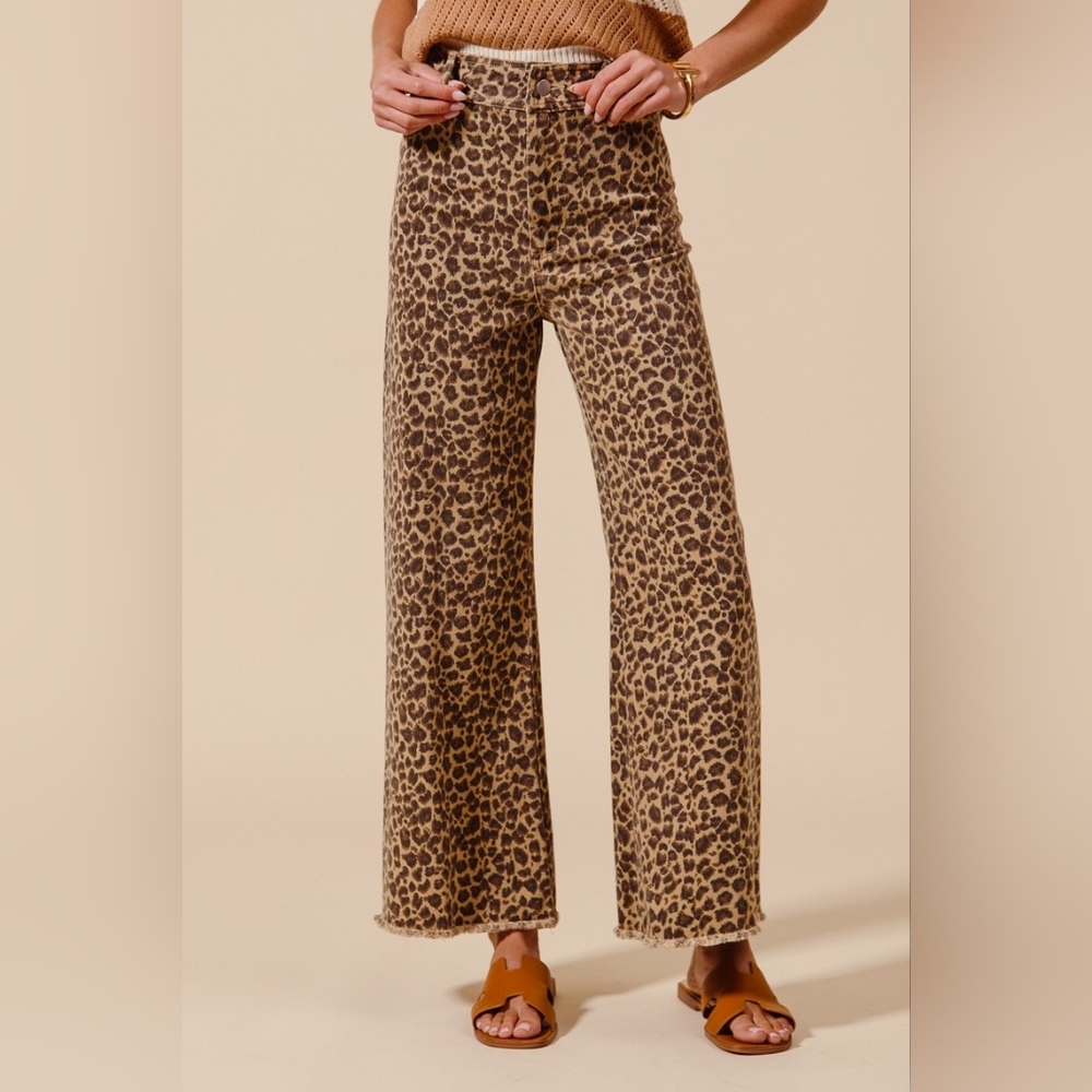 Last Day ♡ SO ME Mid Rise Leopard Twill Frayed Hem Wide Leg Pants - Picture 6 of 9